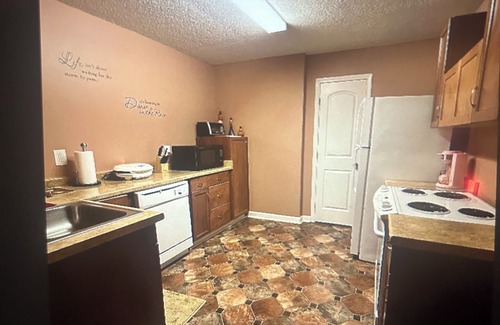 Ellenwood Apartment | Charming Paradise Apartment in Ellenwood, Comfort & Spacious 1800 sqf