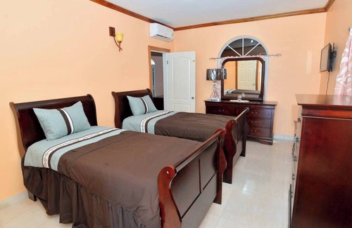 IronShore Estates Hotel | Charming Peach Retreat: Cozy Twin Beds with Poolside Views in Montego Bay