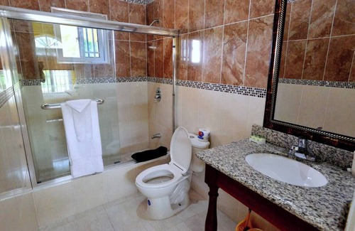 IronShore Estates Hotel | Charming Peach Retreat: Cozy Twin Beds with Poolside Views in Montego Bay