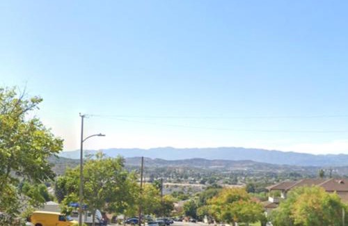 Canyon Country House | Charming pet friendly family getaway Santa Clarita