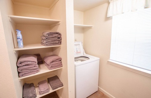 Sparks Apartment | Charming Pet Friendly Downtown Sparks Apartment