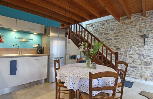 Grosville Cottage | Charming Pet-Friendly Cottage with Garden, BBQ, Wi-Fi, Near Coast