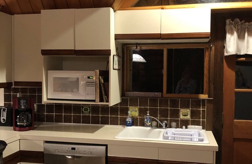 Freedom Cabin | Charming Pet Friendly Ossipee Lake Vaca Home