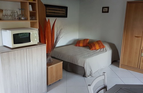 Sollies-Toucas Apartment | Charming Provençal village studio Var Côte d'Azur well located