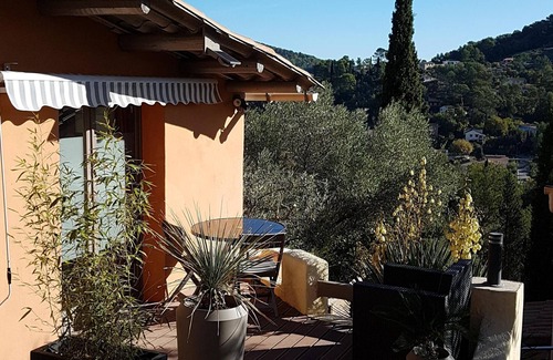 Sollies-Toucas Apartment | Charming Provençal village studio Var Côte d'Azur well located