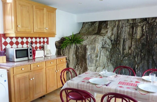 Ferrieres-sur-Sichon Cottage | Charming Renovated Mill: Nature Retreat with Fishing, Family Amenities & Wi-Fi