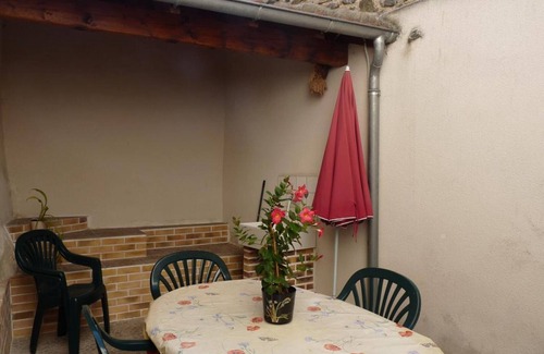 Ferrieres-sur-Sichon Cottage | Charming Renovated Stone House with Cozy Patio, Near Vichy, Sleeps 6, Pet-Friendly