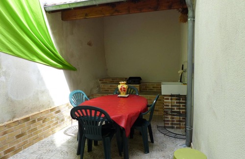 Ferrieres-sur-Sichon Cottage | Charming Renovated Stone House with Cozy Patio, Near Vichy, Sleeps 6, Pet-Friendly
