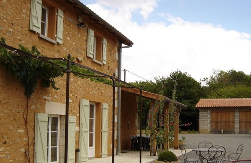 Vitrac-Saint-Vincent Cottage | Charming Renovated Home with Large Garden, Fireplace & Bikes Near Scenic Village