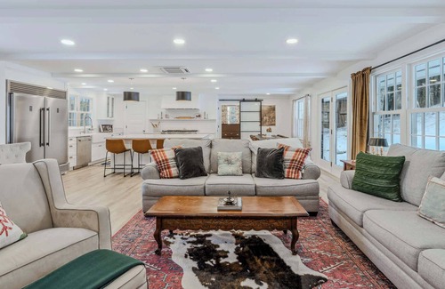 Woodstock House | Charming Ranch in the Woods | Woodstock Way