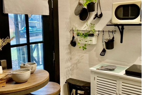 Navasota House | Charming recently renovated bungalow in historic downtown Navasota with WiFi, AC