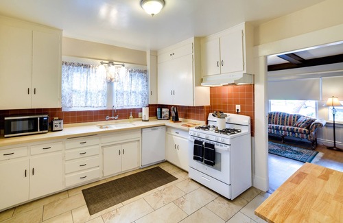 Redlands Apartment | Charming Redlands Duplex Near Park w/Shared Yard