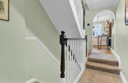 Redhill House | Charming Reigate Redhill Cottage