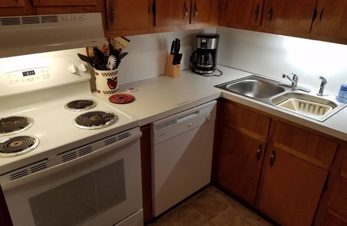 Tannersville House | Charming Relaxing House, 2 ac.Stores,Restaurants,Trails,Lake,River,Paved Drive