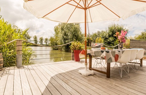 Villeneuve-en-Retz Cottage | Charming Renovated Barn with Pool and WiFi