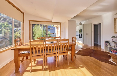 West Launceston House | Charming Renovated Home Near Cataract Gorge – Your Perfect Launceston Getaway