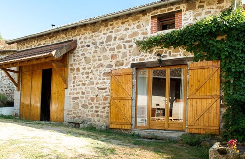 Chatel-Montagne Cottage | Charming renovated barn with garden, terrace, and pets welcome