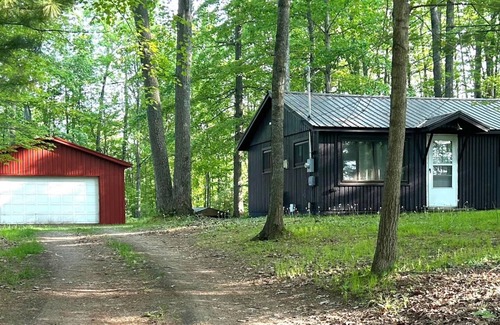 Lake Cabin | Charming Renovated Cabin with a Cottage vibe. Thus "The Cabbage"