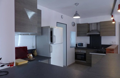 Poezat Cottage | Charming Renovated Farmhouse: Modern Comforts, Historic Charm, Pet-Friendly, Close to Gannat