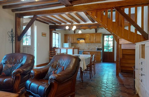 La Saucelle Cottage | Charming Renovated Cottage with Garden, BBQ, WiFi & Family Amenities Near Paris