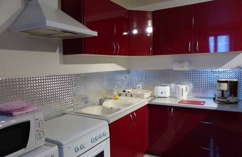 Bransat Cottage | Charming Renovated House with Spa, Terrace, and Children's Playground in Bransat