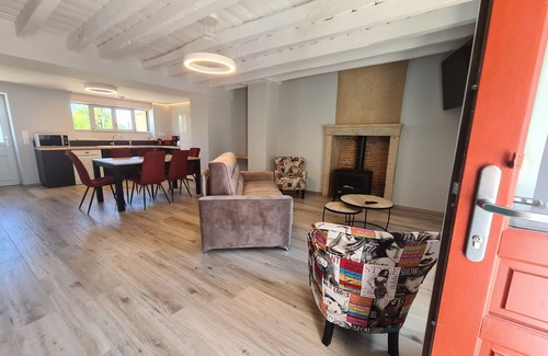 Le Magny Cottage | "Charming Renovated Longhouse: 4★ Gîte, Close to Golf, Trails & Historic Sites"
