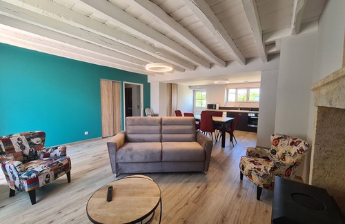 Le Magny Cottage | "Charming Renovated Longhouse: 4★ Gîte, Close to Golf, Trails & Historic Sites"