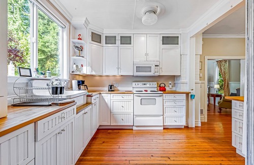 Adelma Beach House | Charming restored dog-friendly farmhouse near Sequim Bay