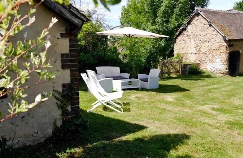 Dampierre-sur-Avre Cottage | Charming Retreat: Cozy & Renovated Cottage, Fireplace, Garden & Bikes, Near Normandy