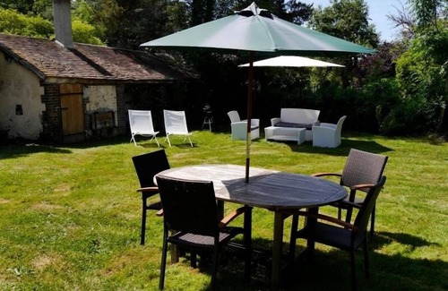 Dampierre-sur-Avre Cottage | Charming Retreat: Cozy & Renovated Cottage, Fireplace, Garden & Bikes, Near Normandy