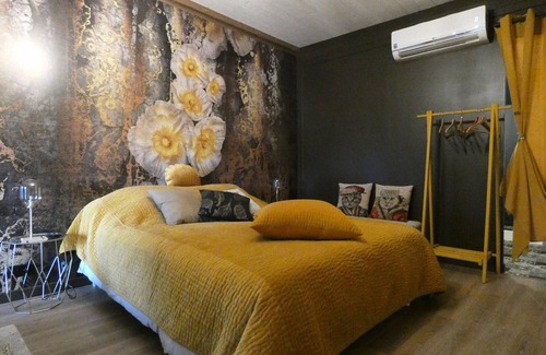 Janville Bed & Breakfast | Charming Retro-Chic Room in Peaceful Beauce Retreat