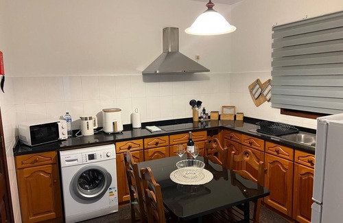 Machico House | Charming Retreat Machico - 5 min Praia & Centro A