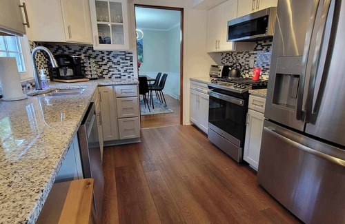 Morgantown House | Charming retro house on University Ave, walking distance from WVU Stadium.