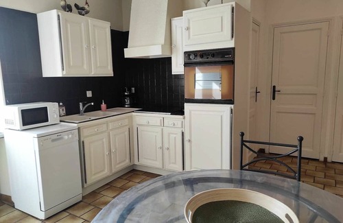 Mareuil-sur-Arnon Cottage | Charming Riverside Cottage with Private Grounds, Fishing, Pet-Friendly, WiFi, and Parking