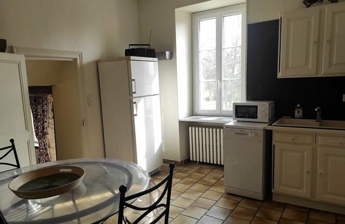 Mareuil-sur-Arnon Cottage | Charming Riverside Cottage with Private Grounds, Fishing, Pet-Friendly, WiFi, and Parking