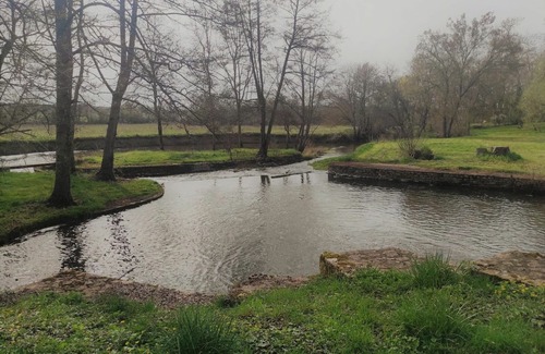 Mareuil-sur-Arnon Cottage | Charming Riverside Cottage with Private Grounds, Fishing, Pet-Friendly, WiFi, and Parking