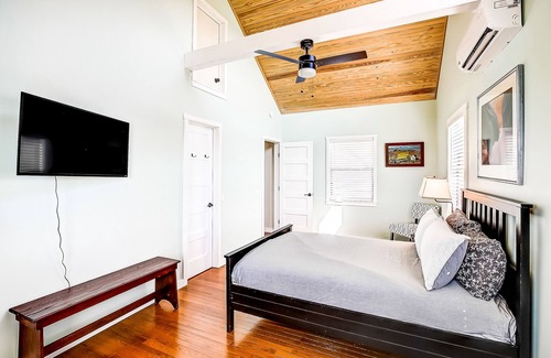 Spicewood House | Charming, river view home with a furnished deck, central AC, & full kitchen