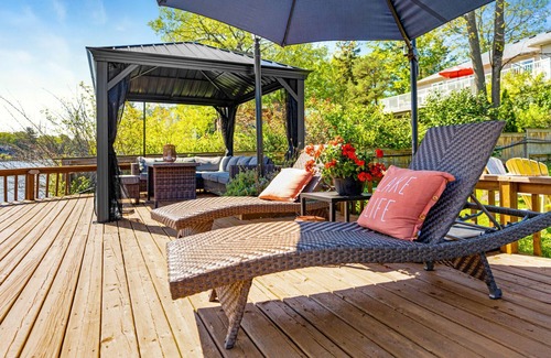 Wasaga Beach House | Charming riverside cottage, walk to beach