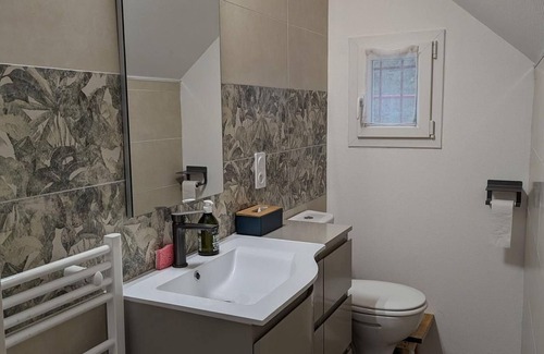 Montargis Cottage | Charming Riverside Cottage Near Montargis with Nature & City Access