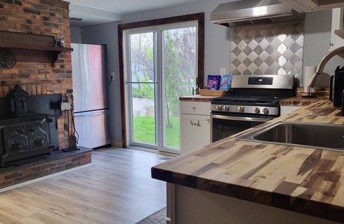 North East House | Charming riverside home