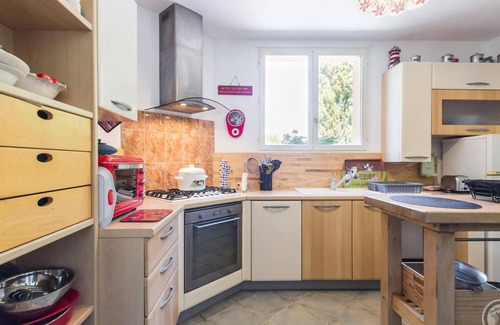 Tribehou Cottage | Charming riverside house with garden, pets allowed