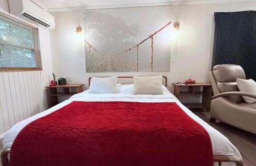 Anderson House | Charming Romantic Lakefront Cottage or Guest Room Depending on Availability Near Golf