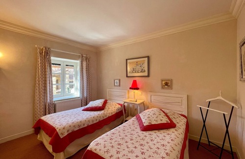 Lavaudieu Bed & Breakfast | Charming Room in Lavaudieu for 2, Bath & WC