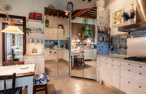 Lucca Apartment | Charming Room with Shared Garden and Wi-Fi