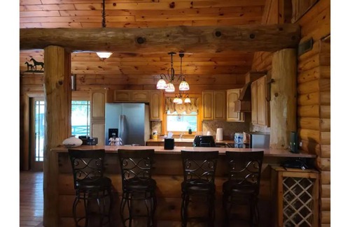 Dowling Park House | Charming rural 3 bedroom log cabin free parking