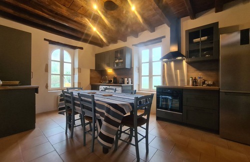 Belabre Cottage | Charming Rural Retreat with Shared Pool - 3 BR, Private Garden, Close to Nature Parks