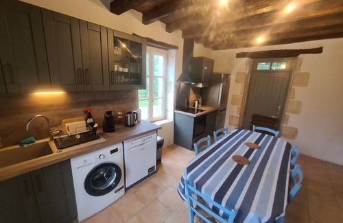 Belabre Cottage | Charming Rural Retreat with Shared Pool - 3 BR, Private Garden, Close to Nature Parks