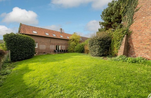 Ville Cottage | Charming Rural Retreat with Garden, Fireplace, and Modern Amenities in Picardy