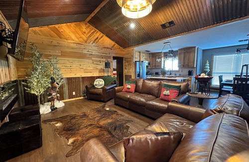 Paris House | Charming Rustic 3 BR fully furnished home