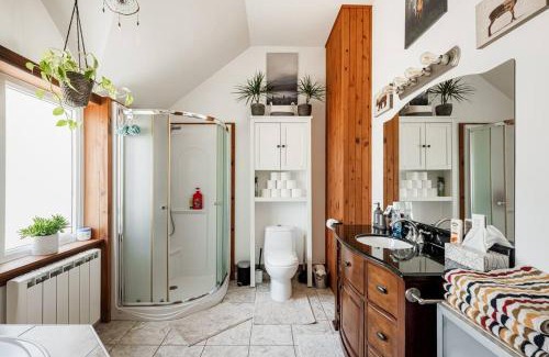 Lac-Saint-Paul Ski Chalet | Charming Rustic Chalet on Lac Marie Louise